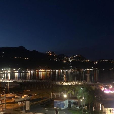 דירות גיארדיני נאקסוס Casablu, Un Delizioso Bilocale Sulla Baia Di Naxos מראה חיצוני תמונה
