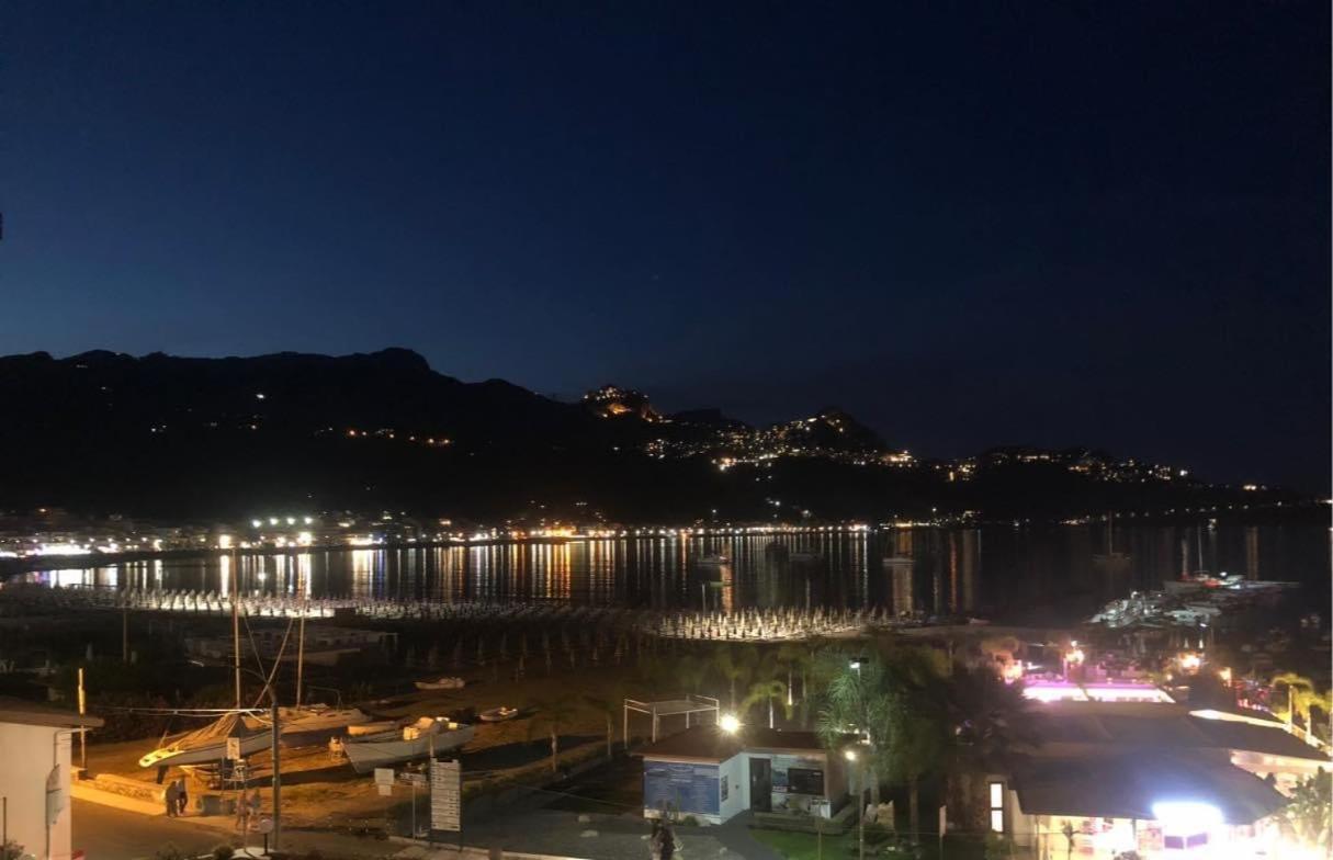 דירות גיארדיני נאקסוס Casablu, Un Delizioso Bilocale Sulla Baia Di Naxos מראה חיצוני תמונה